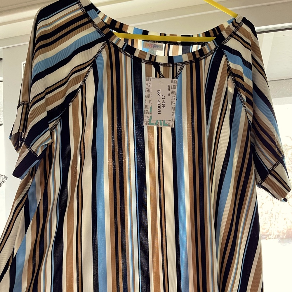 Lularoe Hailey top